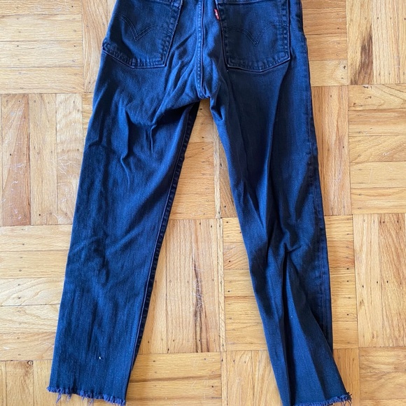 Dark wash/black Levi jeans - Picture 2 of 2